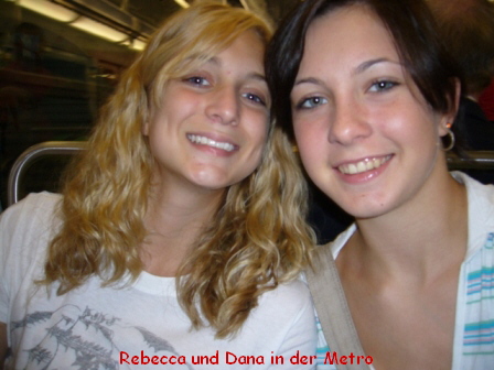 Rebecca und Dana in der Metro